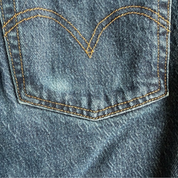 Levi’s Premium Wedgie Straight Jeans Size 26 Dark Wash Raw Hem - Picture 7 of 7